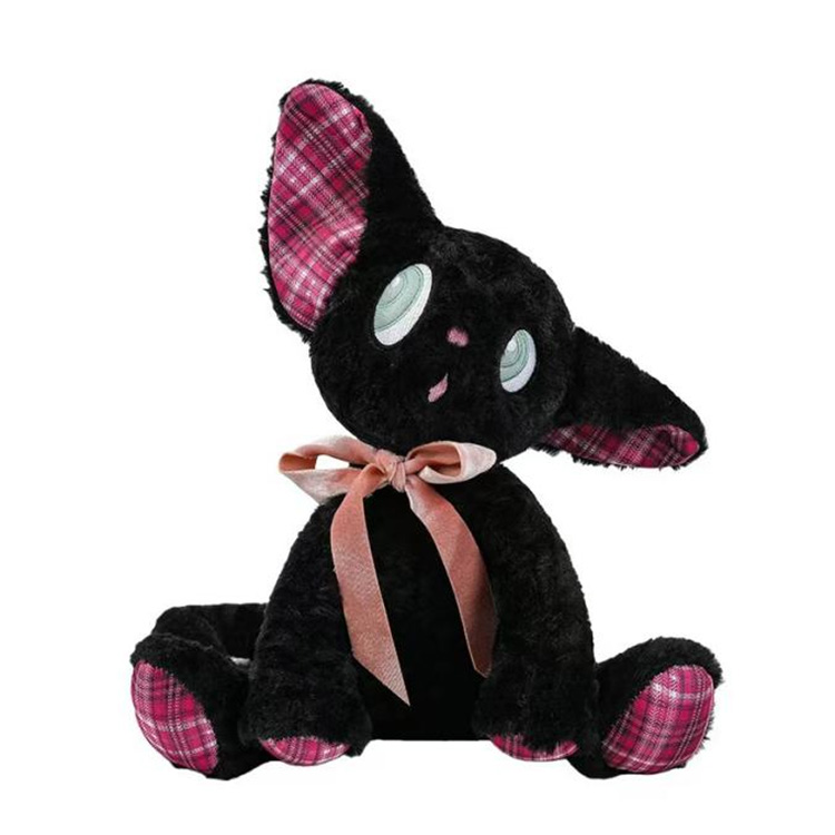 Adorabile peluche del gattino che origlia