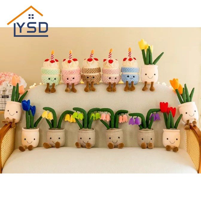Bambola peluche in vaso