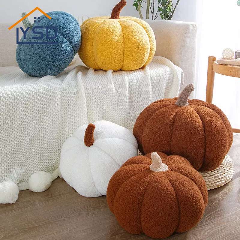 Giocattolo peluche di zucca